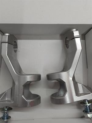 XADV 750/25 SUPPORT INFERIORE MANUBRIO